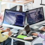 Descubra como as trilhas de carreira em tecnologia podem começar ainda no ensino médio e ganhar força no técnico — por Sérgio Bento De Araújo.