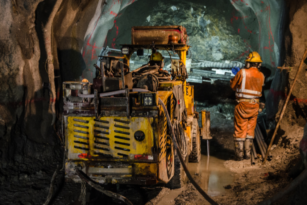 O crescimento global das obras subterrâneas impulsionado por gasodutos, oleodutos e metrôs revela uma nova era da infraestrutura analisada por Paulo Roberto Gomes Fernandes.
