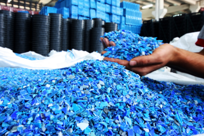 Entenda como Elias Assum Sabbag Junior analisa a eficiência operacional no ramo de plásticos e os fatores que impactam produtividade, custos e competitividade.