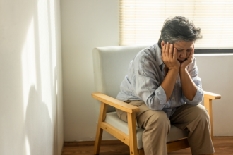 Entenda como os golpes contra idosos acontecem e, com o Sindnapi - Sindicato Nacional dos Aposentados, Pensionistas e Idosos, saiba o que fazer para evitar fraudes.